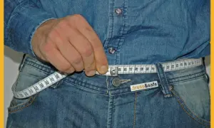 Misura della vita con metro: taglia M uomo corrisponde a circa 90 cm.