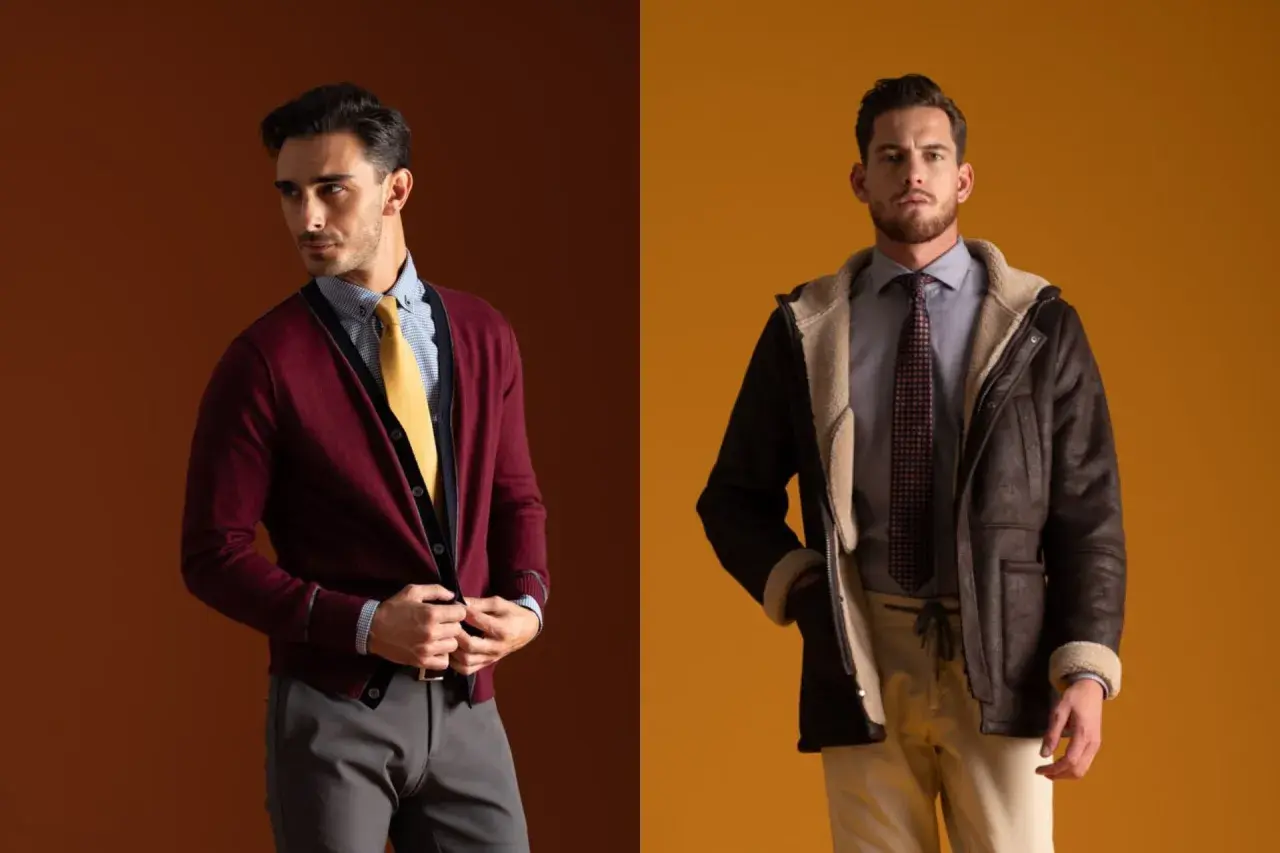Uomo con cardigan bordeaux e cravatta gialla, e uomo con giacca shearling e cravatta a fantasia. La **larghezza cravatta** è un dettaglio di stile.
