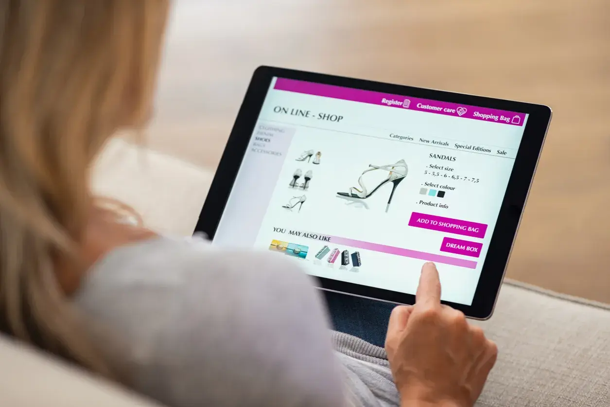 Donna cerca su tablet taglia 12 americana a cosa corrisponde per sandali online.