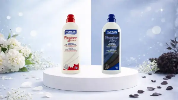 Detersivi Nuncas per lavare un capo bianco e nero in lavatrice: "Passione Bianco" e "Passione Nero".